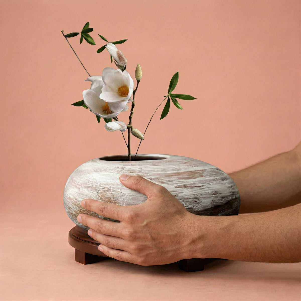 Vase galet japonais noir en terre cuite