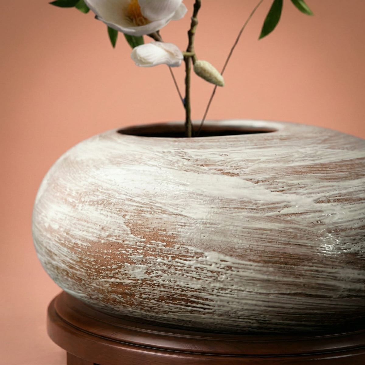 Vase galet japonais noir en terre cuite