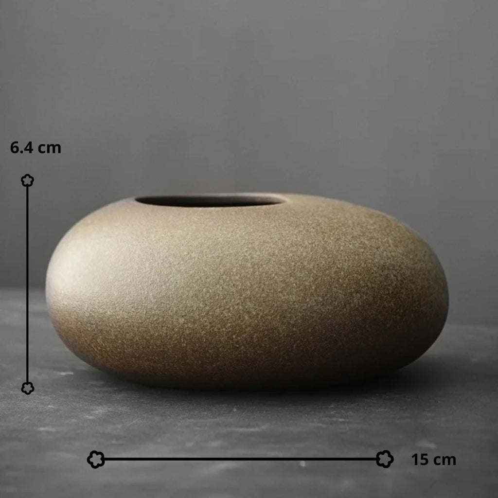 Vase galet japonais noir en terre cuite