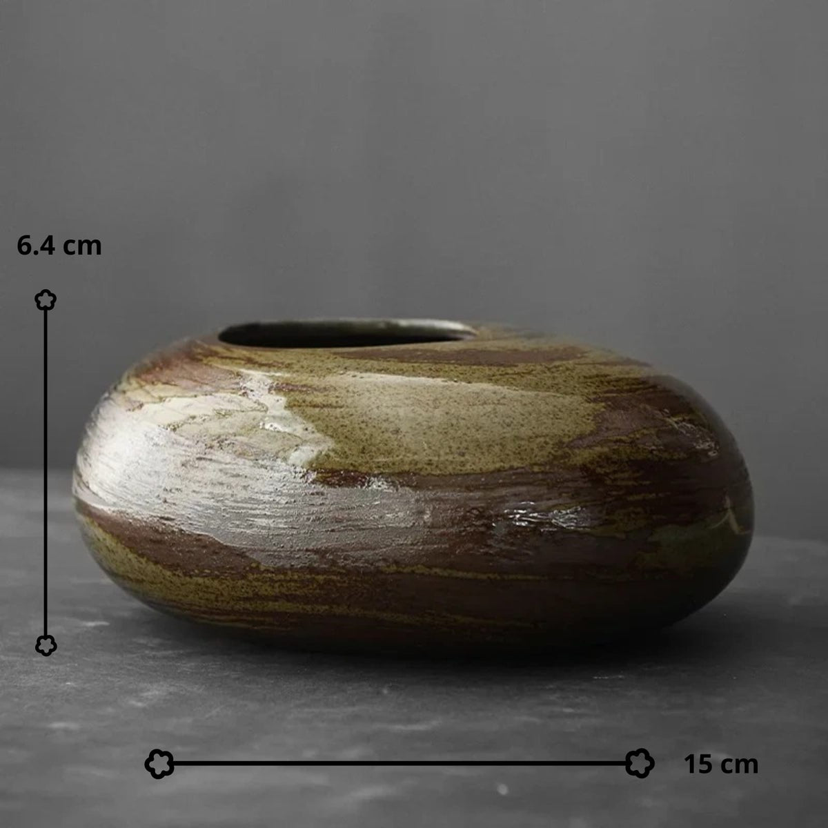 Vase galet japonais noir en terre cuite