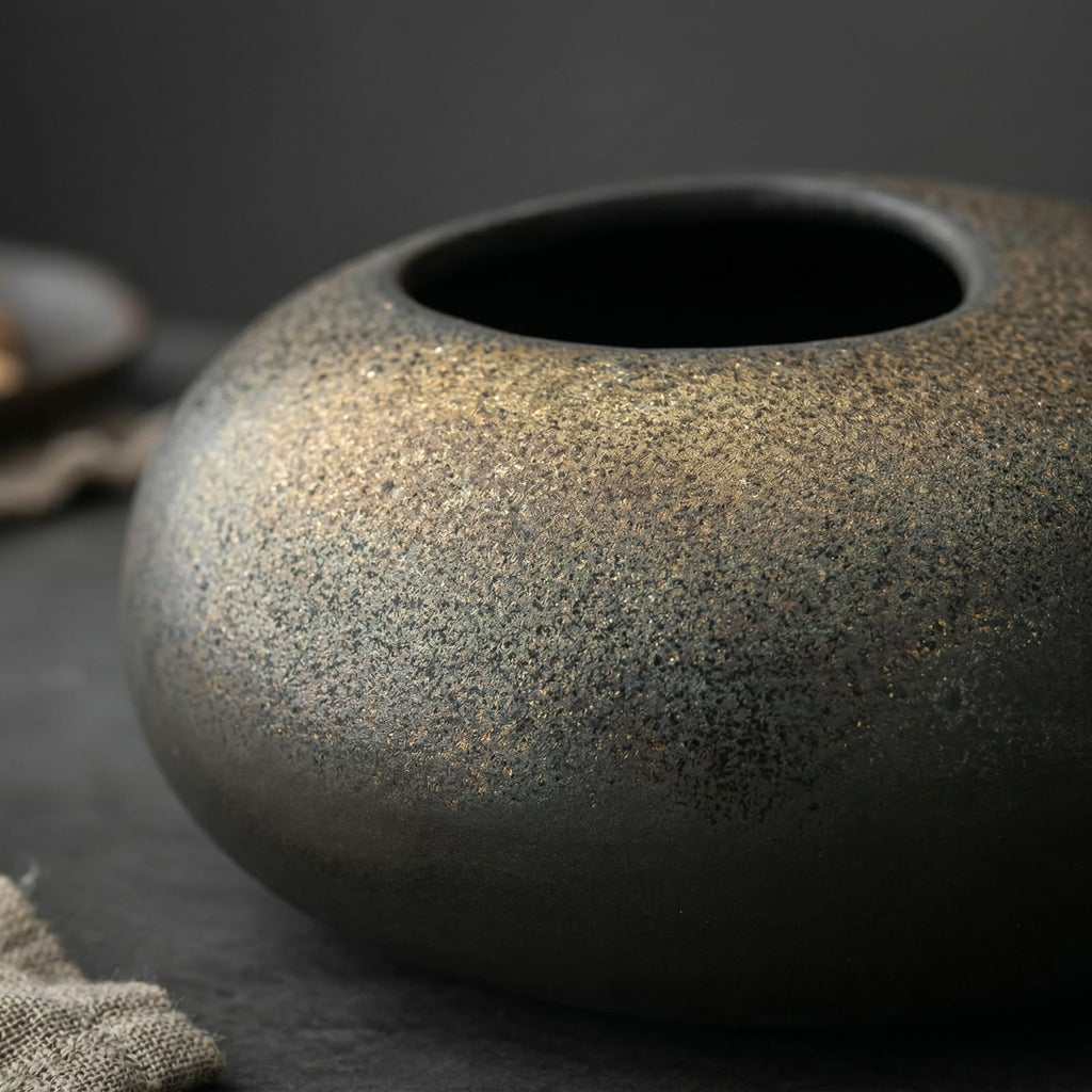 Vase galet japonais noir en terre cuite
