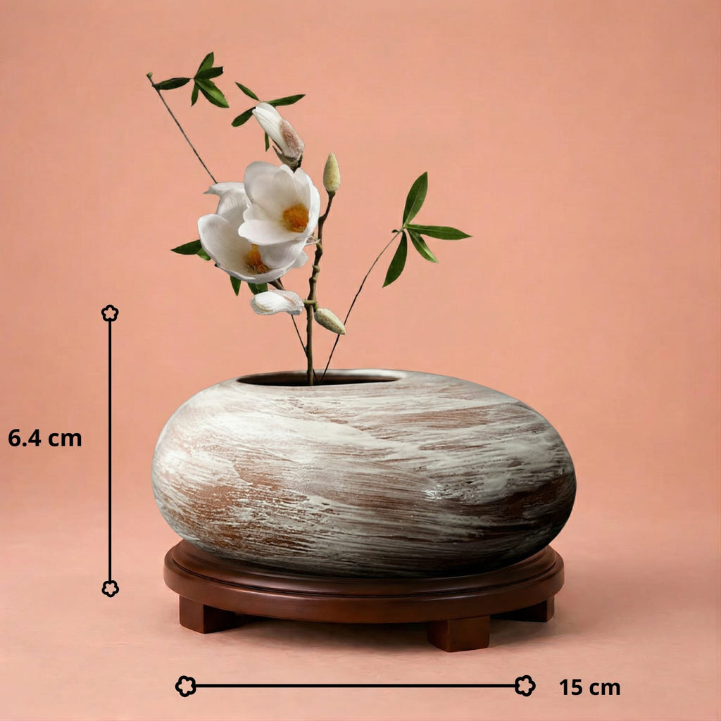 Vase galet japonais noir en terre cuite