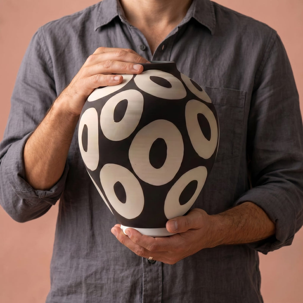 Vase Géométrique en Céramique à Cercles Peints