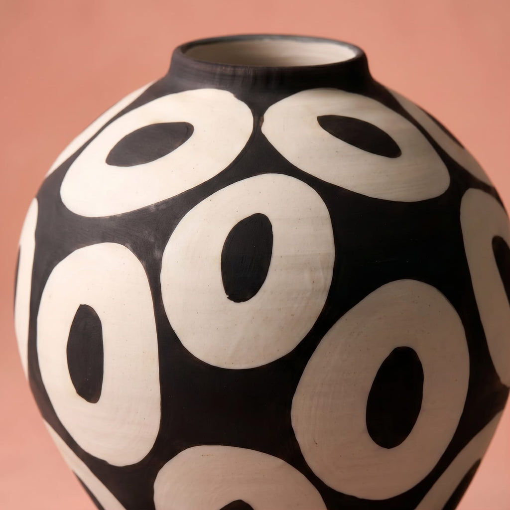 Vase Géométrique en Céramique à Cercles Peints