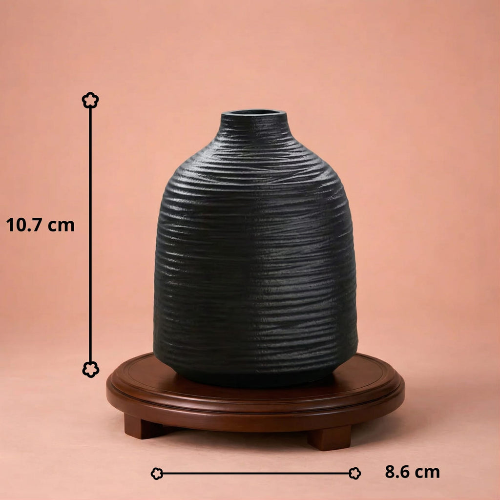 Vase japonais wabi-sabi en terre cuite