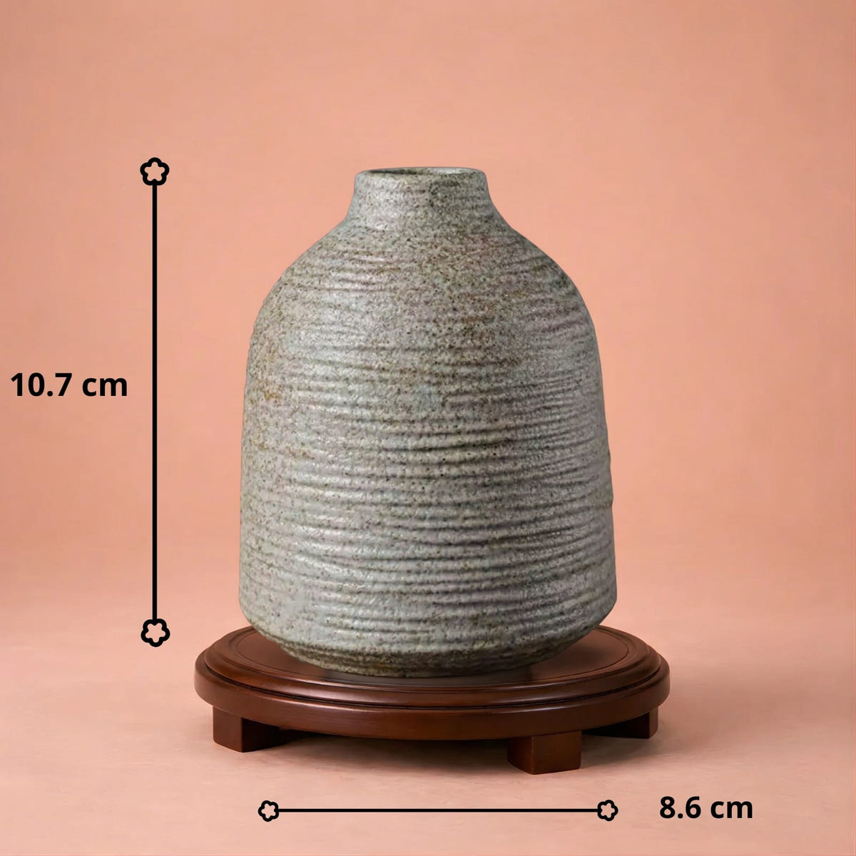 Vase japonais wabi-sabi en terre cuite