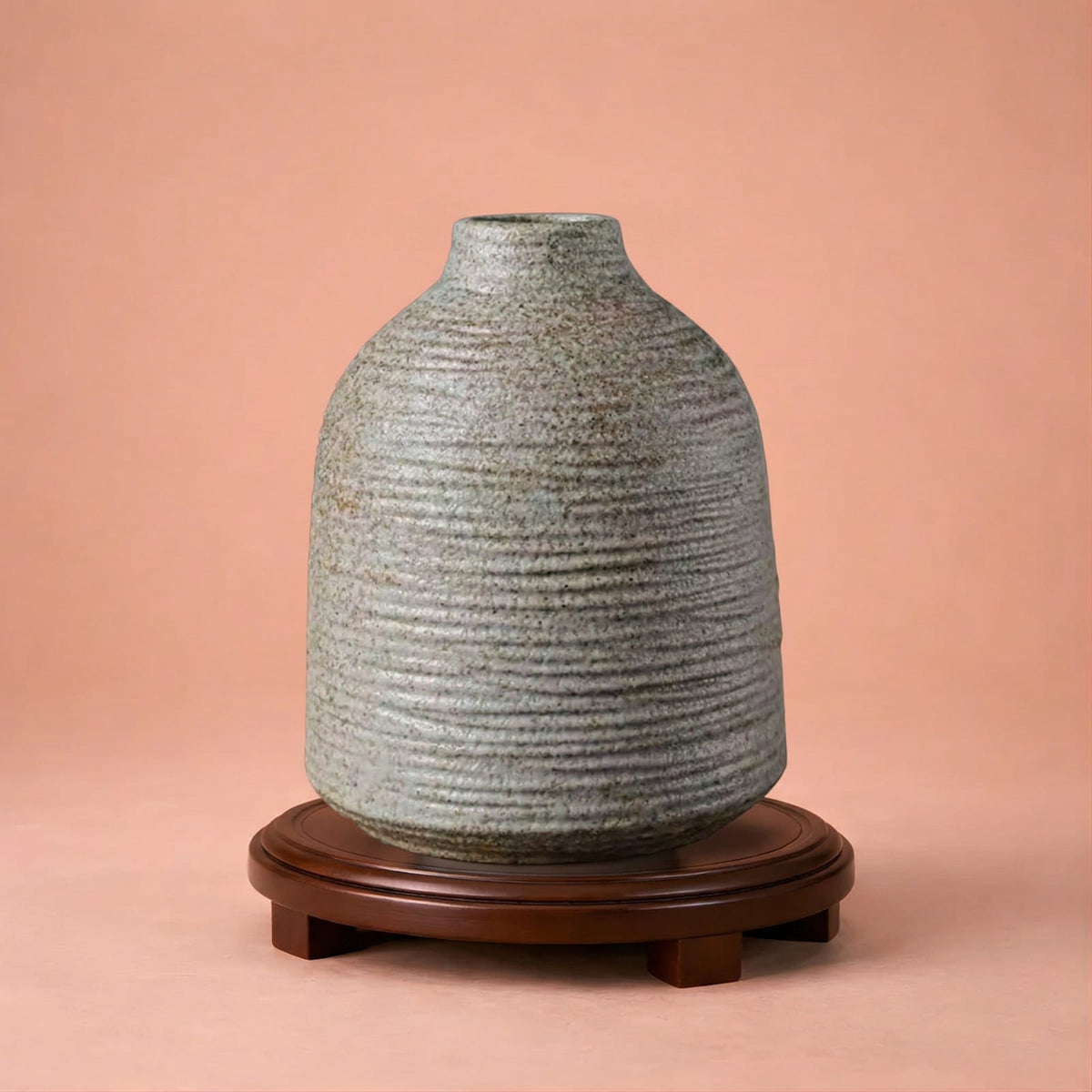 Vase japonais wabi-sabi en terre cuite