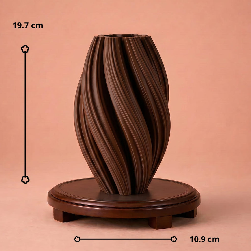 Vase marron ondulé style Wabi-Sabi en plastique