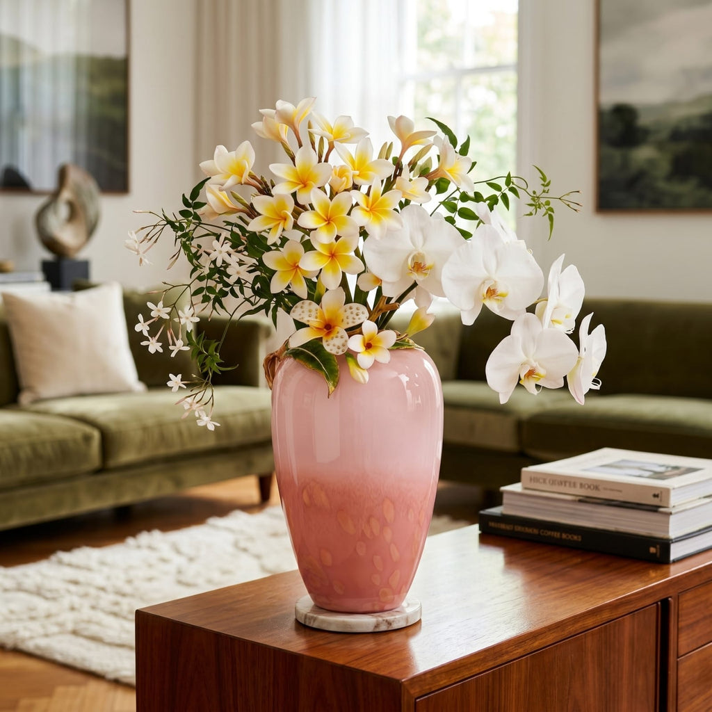 Vase rose en verre émaillé de luxe avec ornements