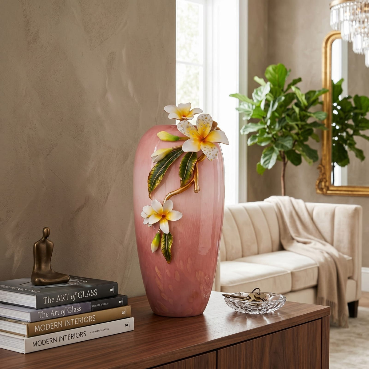 Vase rose en verre émaillé de luxe avec ornements