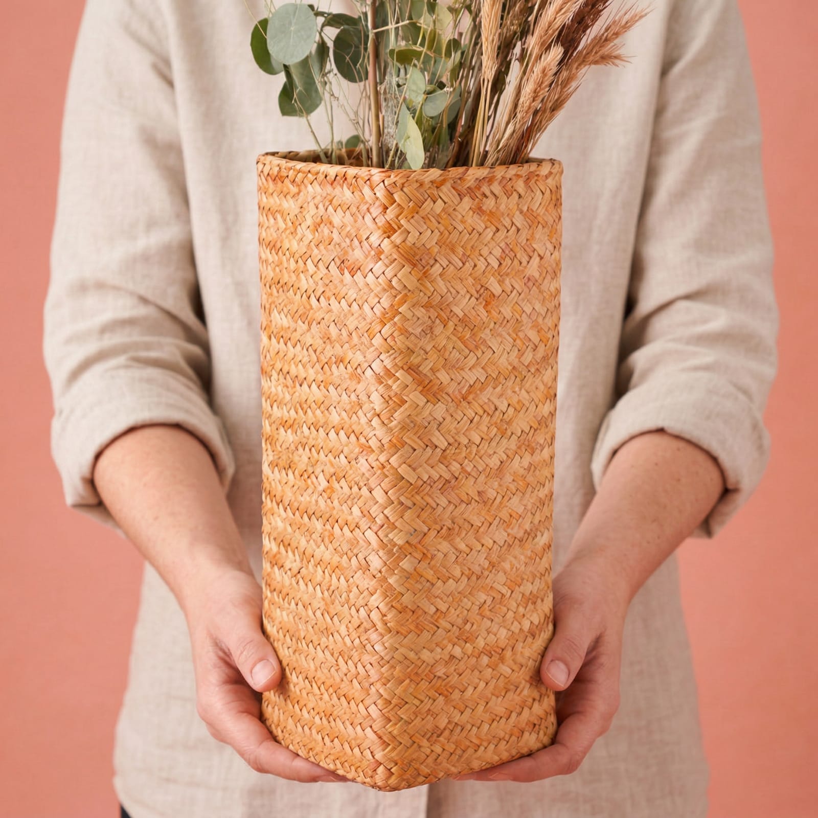 Vase tressé à la main en rotin Image