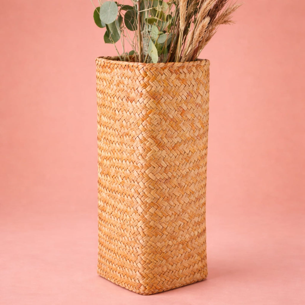 Vase tressé à la main en rotin