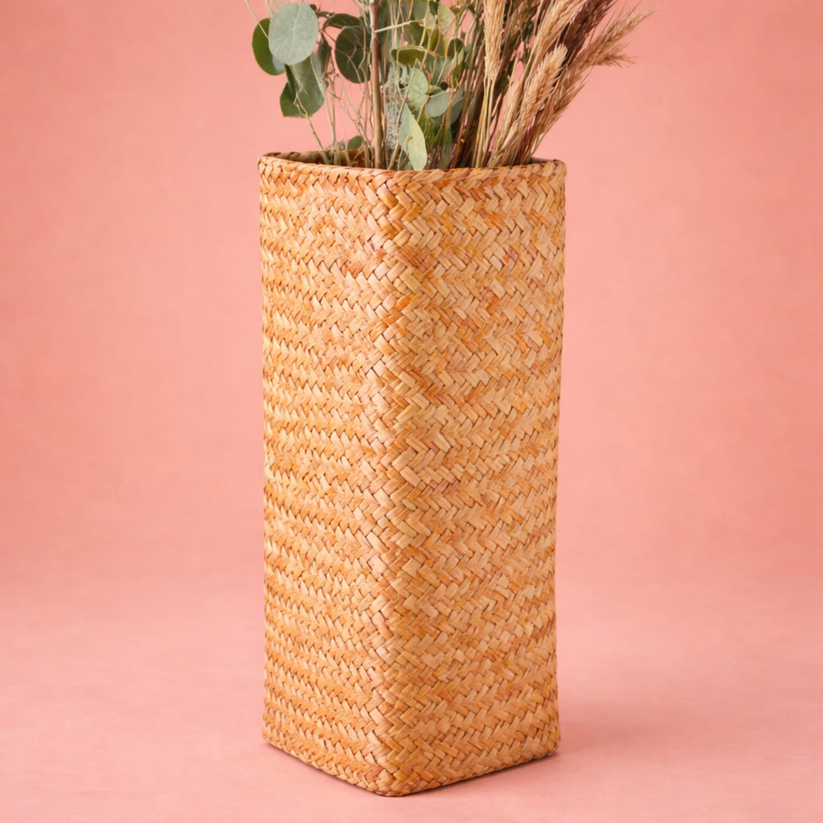 Vase tressé à la main en rotin
