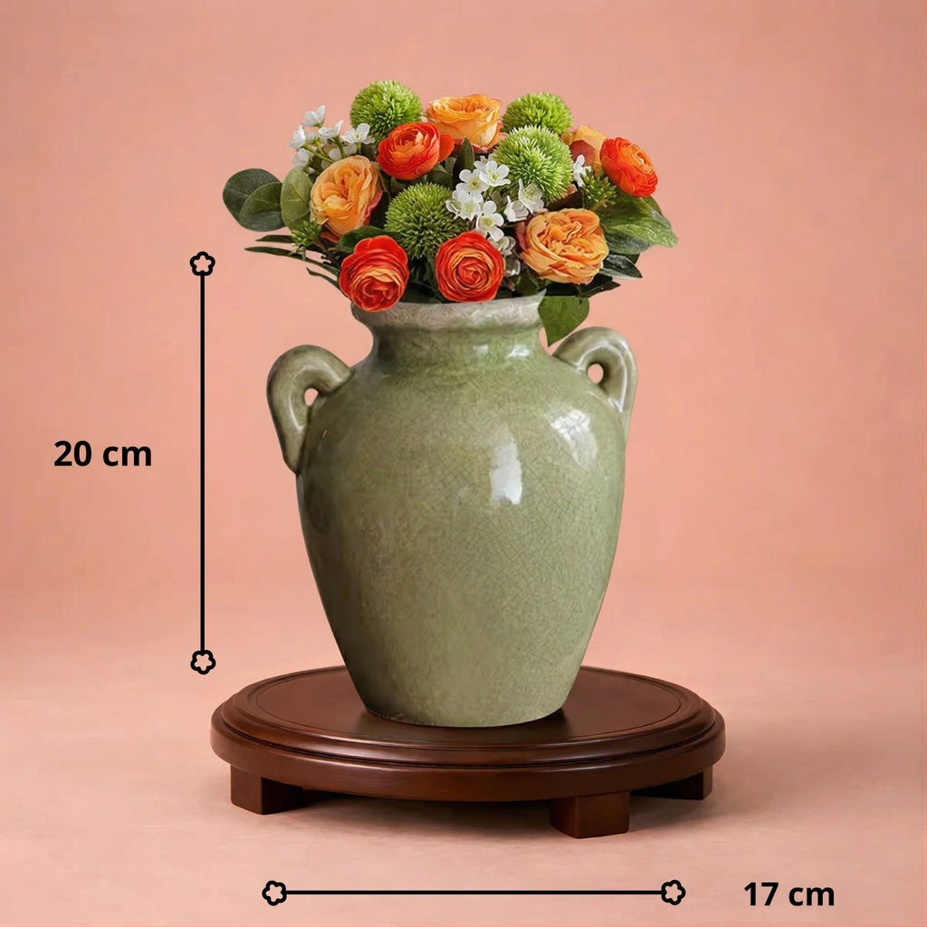 Vase vert en céramique à anse