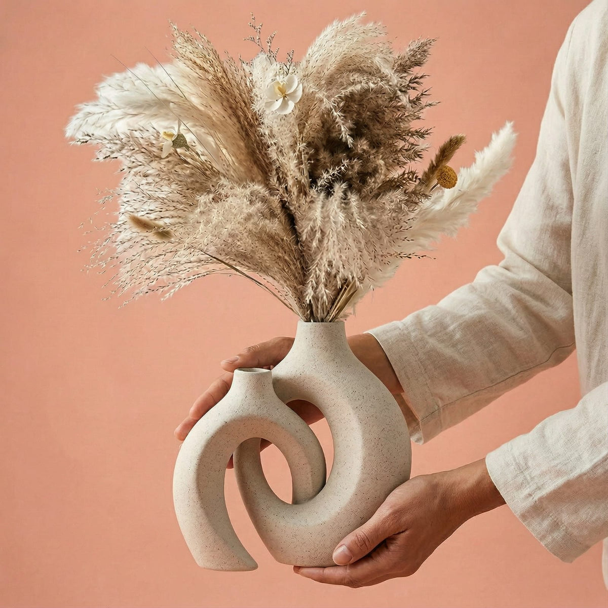 Vases en céramique moderne entrelacés