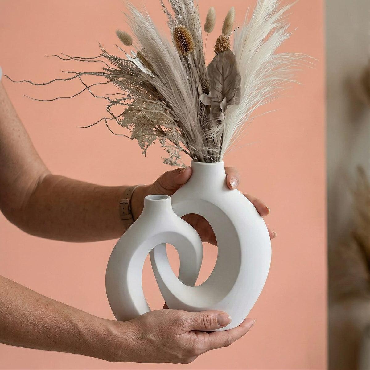 Vases en céramique moderne entrelacés en plastique